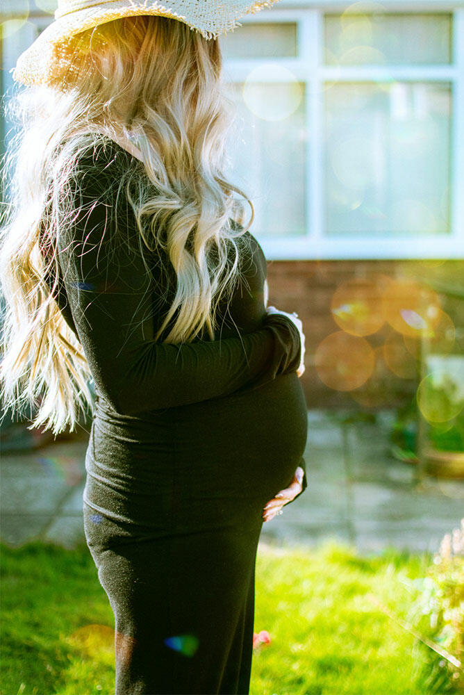 Maternity Photoshoot Outfit Ideas